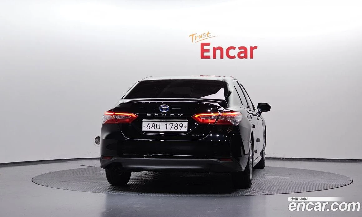 Toyota Camry 2.5 LE Hybrid, снимка 4 - Автомобили и джипове - 56123263
