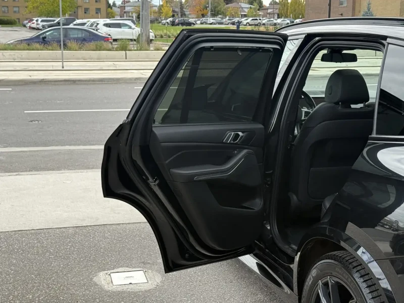 BMW X5 M-PACK* HEAD-UP* SKY PANO* AMBIENT* M-BRAKES* ЩОРИ, снимка 17 - Автомобили и джипове - 52453996