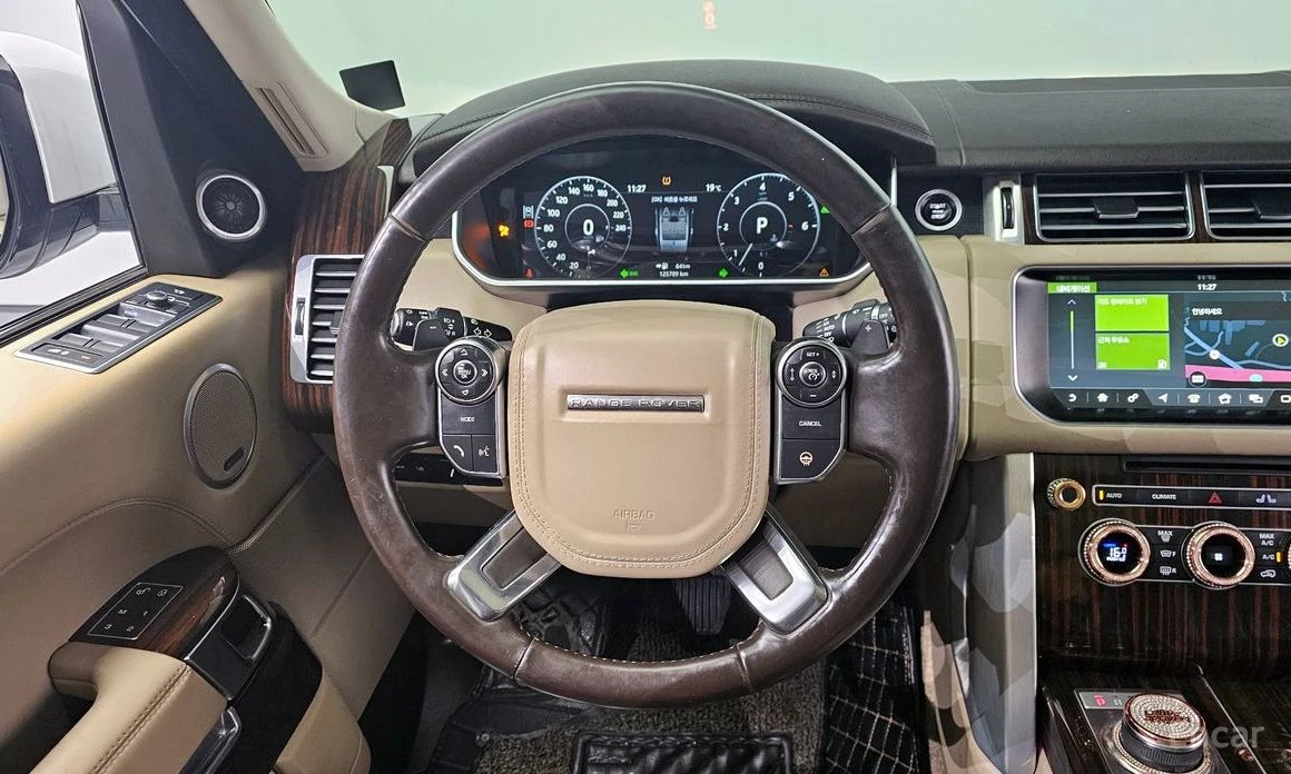 Land Rover Range rover * 4.4* D* VOGUE* МАСАЖ* ОБДУХВАНЕ* КАМЕРИ* 360* , снимка 5 - Автомобили и джипове - 54056365