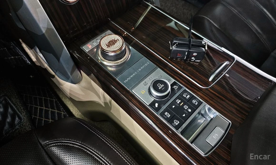 Land Rover Range rover * 4.4* D* VOGUE* МАСАЖ* ОБДУХВАНЕ* КАМЕРИ* 360* , снимка 11 - Автомобили и джипове - 54056365