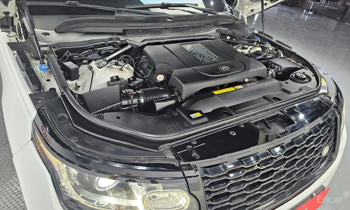 Land Rover Range rover * 4.4* D* VOGUE* МАСАЖ* ОБДУХВАНЕ* КАМЕРИ* 360* , снимка 16 - Автомобили и джипове - 54056365