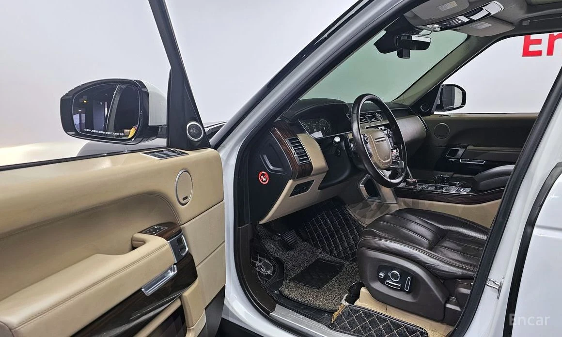 Land Rover Range rover * 4.4* D* VOGUE* МАСАЖ* ОБДУХВАНЕ* КАМЕРИ* 360* , снимка 9 - Автомобили и джипове - 54056365