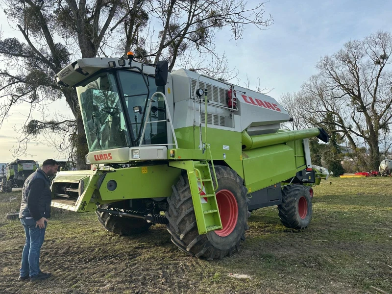 Комбайн Claas MEGA 370 4x4, снимка 2 - Селскостопанска техника - 49625431
