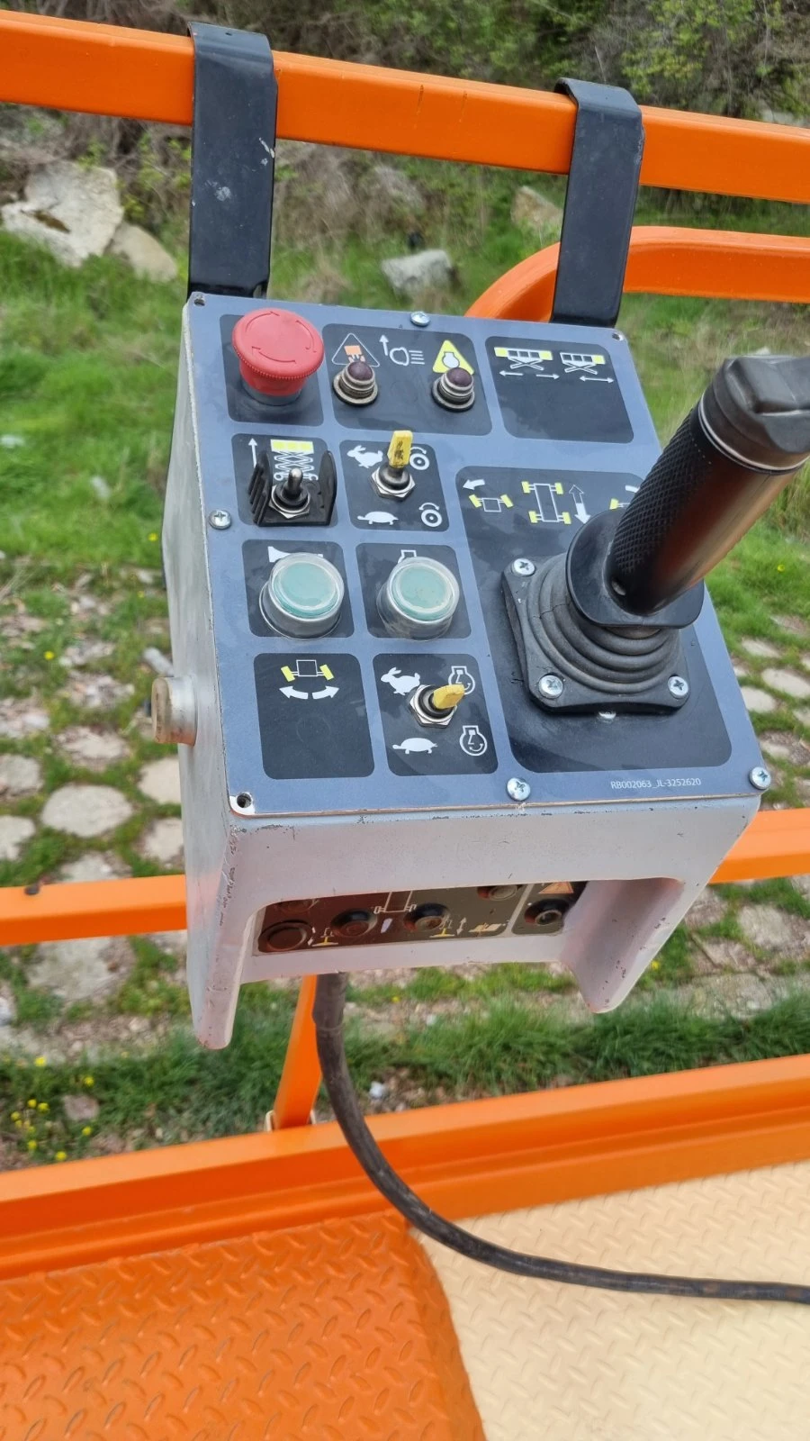  JLG 33 RTS | Mobile.bg   12