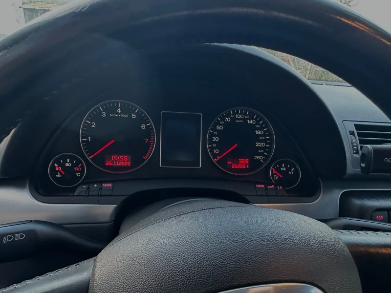 Audi A4, снимка 8 - Автомобили и джипове - 52553543