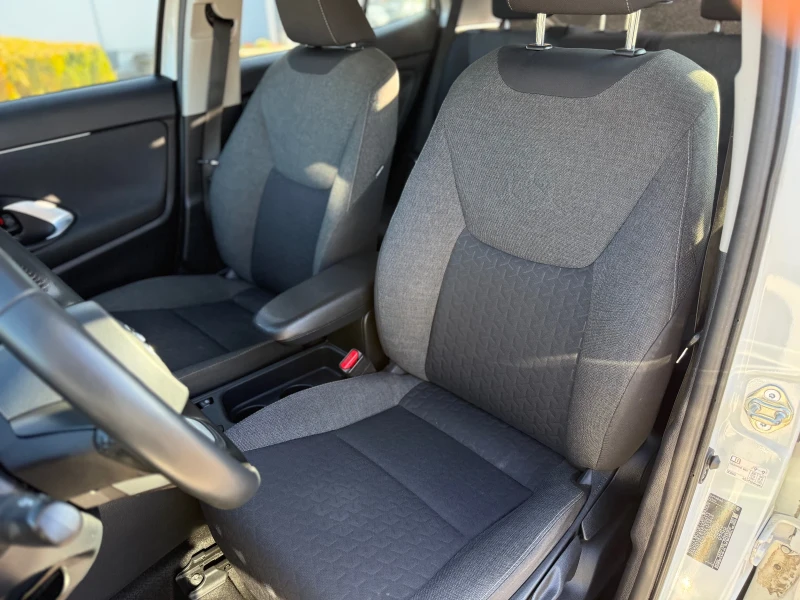 Toyota Yaris Cross 1.5Hibrid Цена без АНАЛОГ , снимка 13 - Автомобили и джипове - 52822107