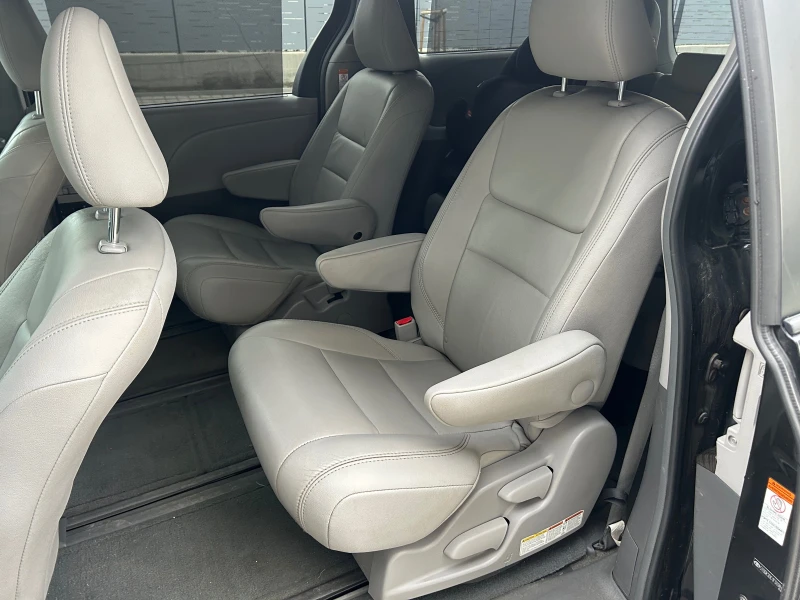 Toyota Sienna 3.5 V6 XLE 4x4, снимка 10 - Автомобили и джипове - 53090492