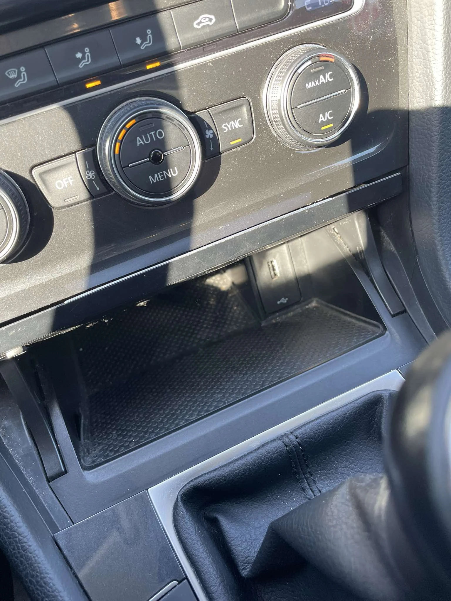 VW Golf 7.5-1.6 TDI-128000км първи собственик - изображение 6