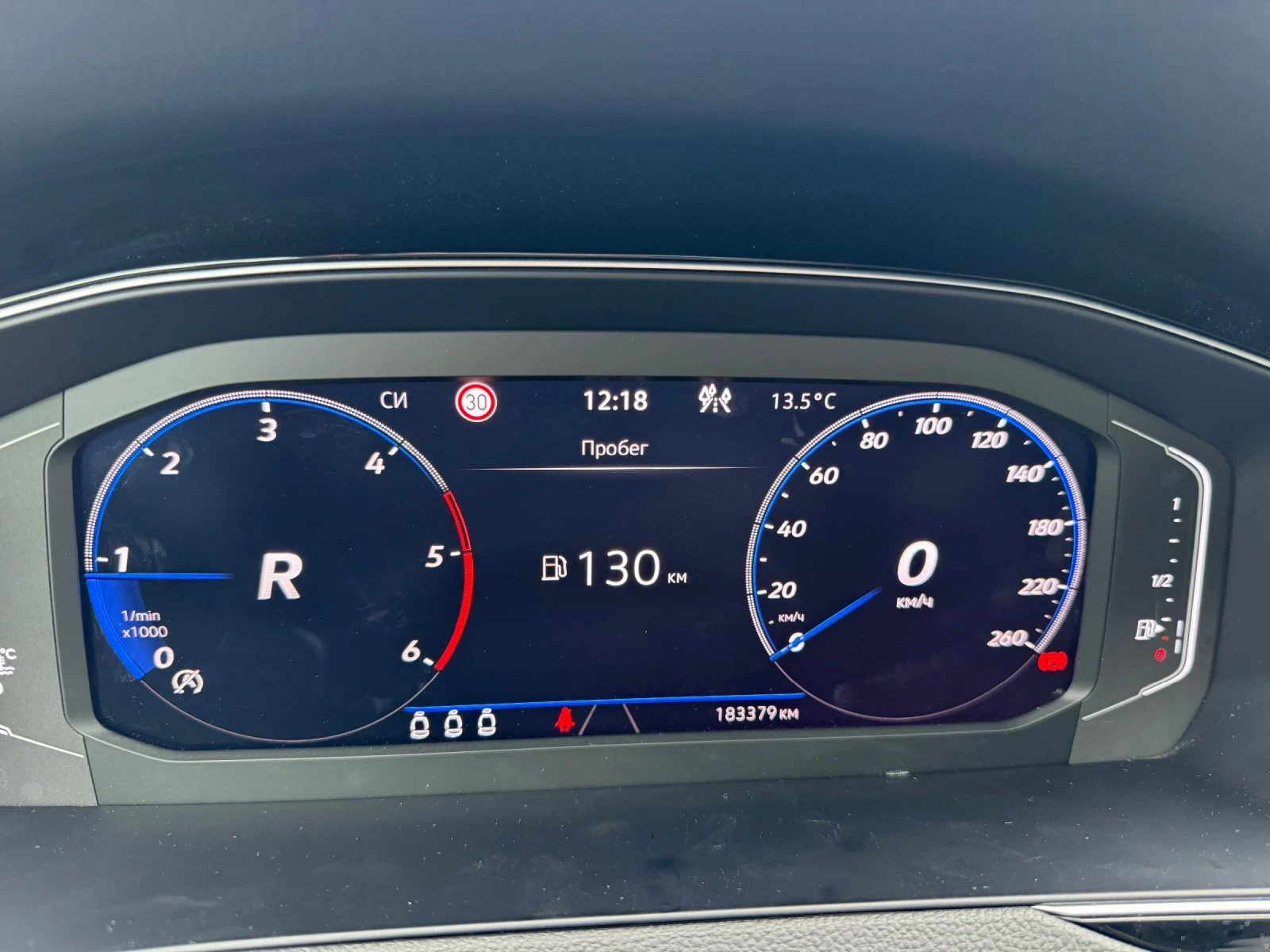 VW Passat 2.0TDI - 200.. - R-LINE | Mobile.bg   17