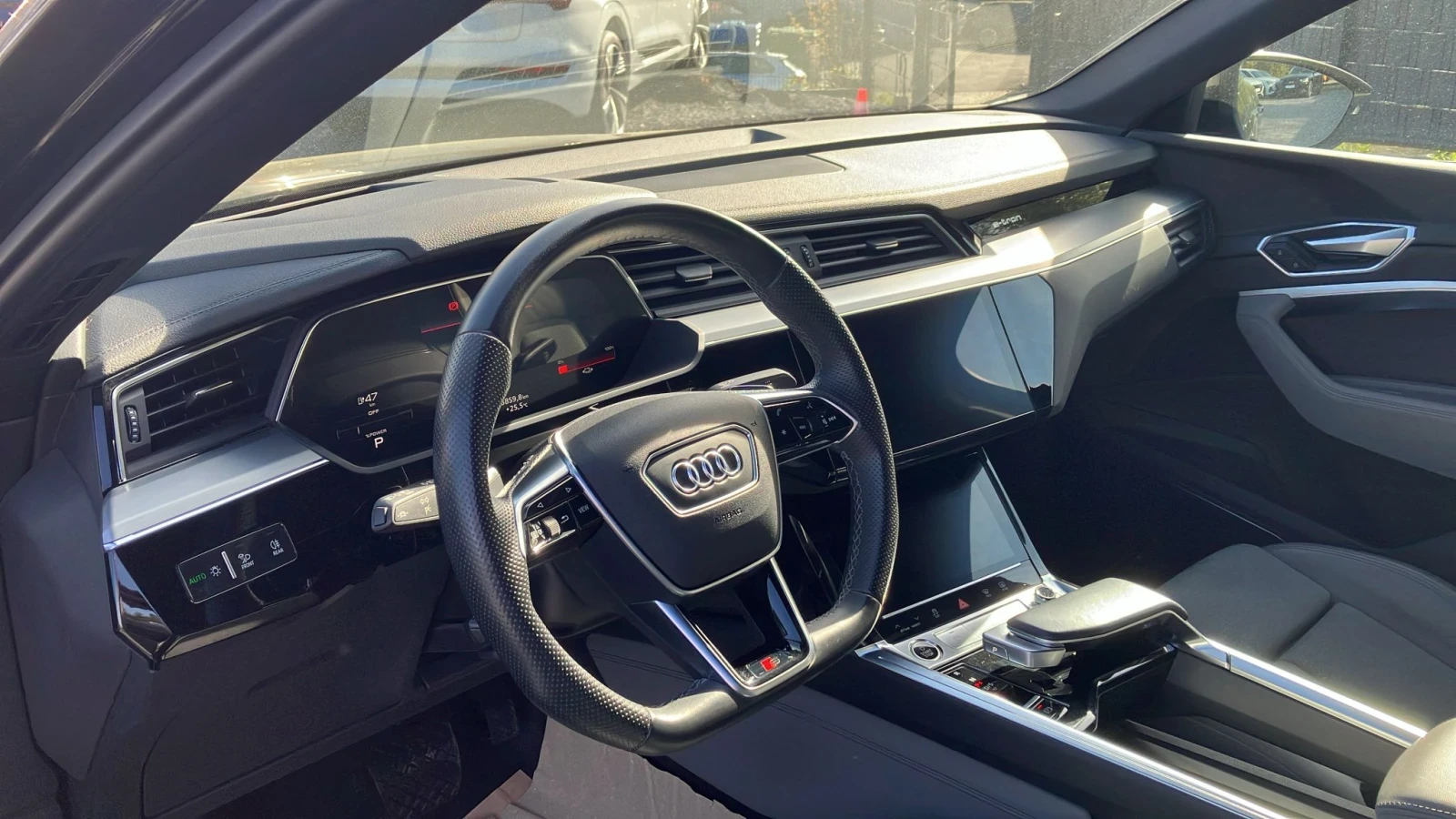 Audi E-Tron 55* Sportback* Head-Up* Pano* B&O, снимка 6 - Автомобили и джипове - 54143281