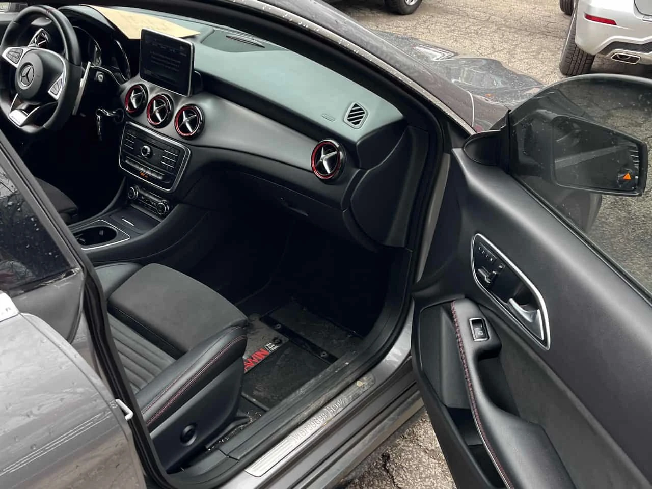 Mercedes-Benz CLA 250 AMG PACK/CARFAX/АЛКАНТАРА/ПАНО/ПАМЕТ/КЛИП, снимка 15 - Автомобили и джипове - 54168520