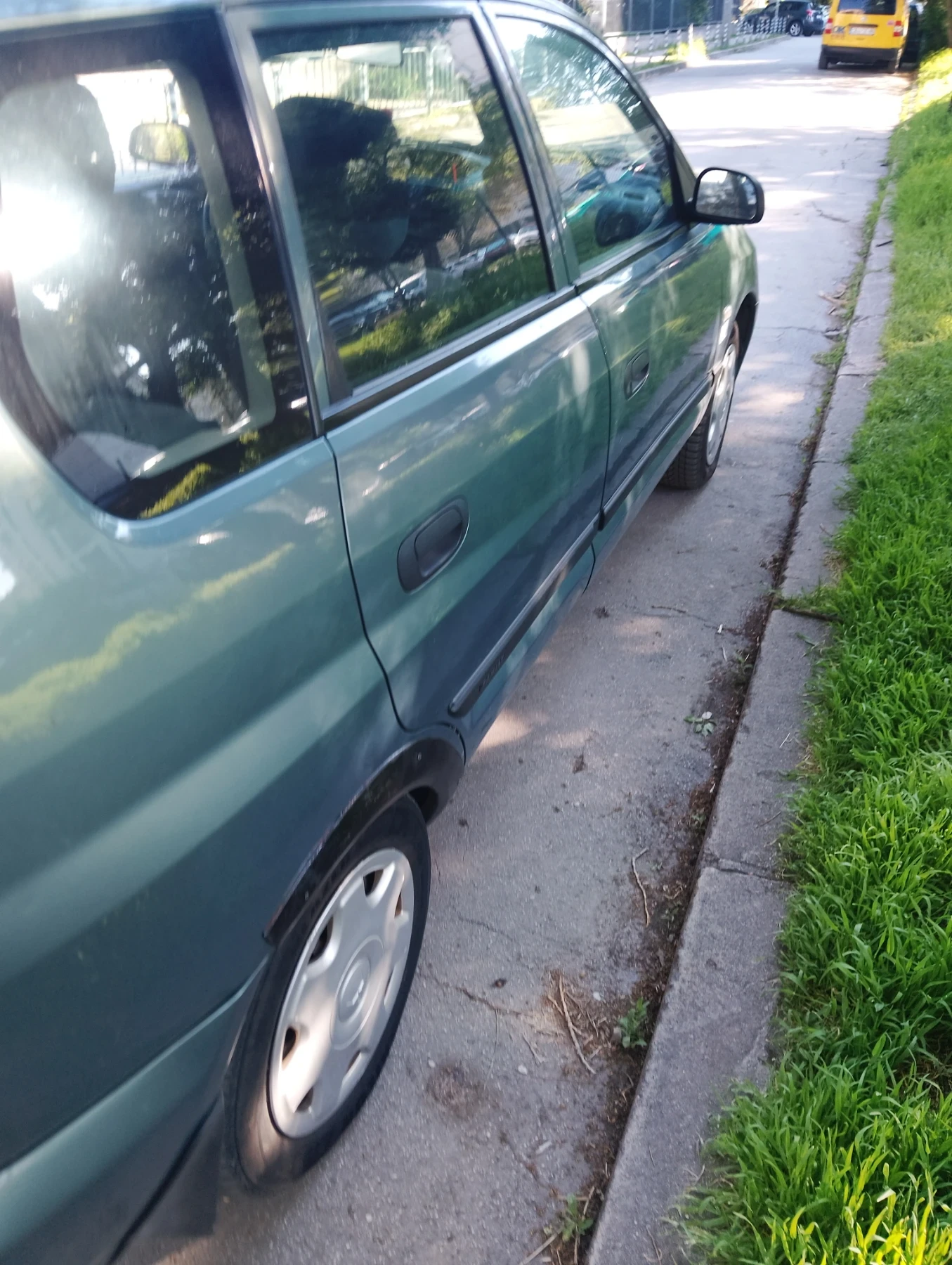 Mitsubishi Space star, снимка 2 - Автомобили и джипове - 54444053