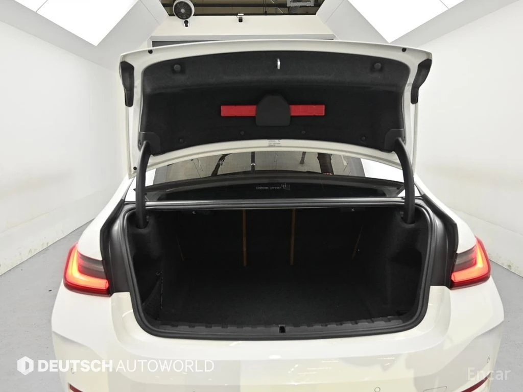 BMW 320 i* HEAD-UP* DISTRONIC* ПОДГРЕВ* КАМЕРА* ШИБИДАХ, снимка 7 - Автомобили и джипове - 54512718