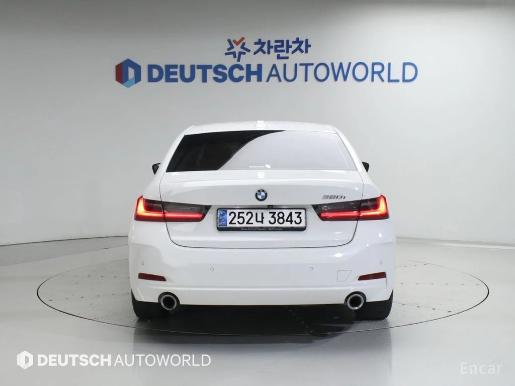 BMW 320 i* HEAD-UP* DISTRONIC* ПОДГРЕВ* КАМЕРА* ШИБИДАХ, снимка 3 - Автомобили и джипове - 54512718