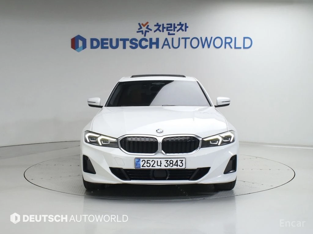 BMW 320 i* HEAD-UP* DISTRONIC* ПОДГРЕВ* КАМЕРА* ШИБИДАХ, снимка 2 - Автомобили и джипове - 54512718