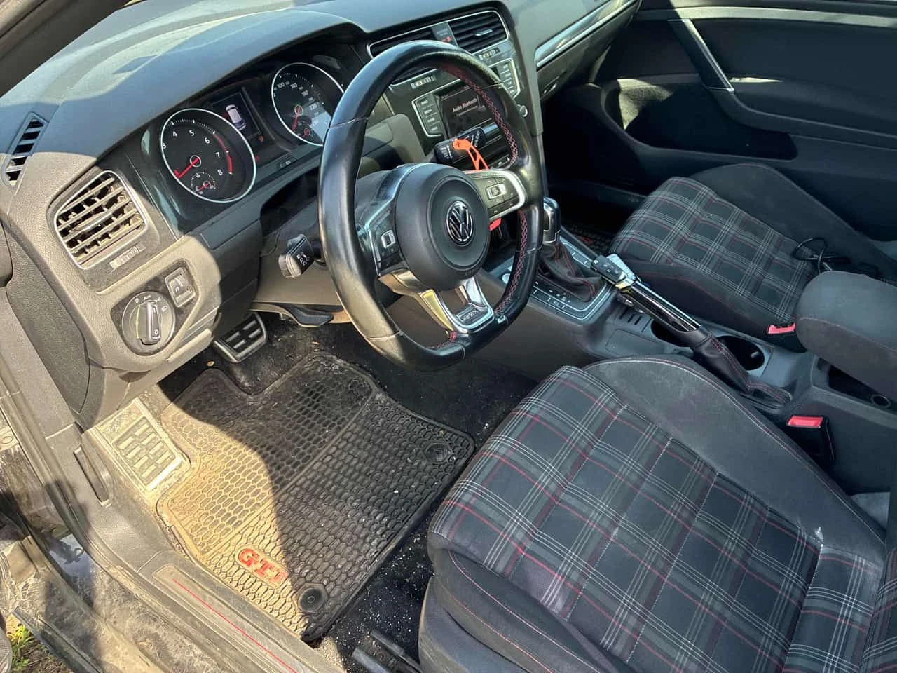 VW Golf * 3dr HB DSG * CARFAX * ОПЦИЯ ЗА ФИНАНСИРАНЕ, снимка 5 - Автомобили и джипове - 55511505