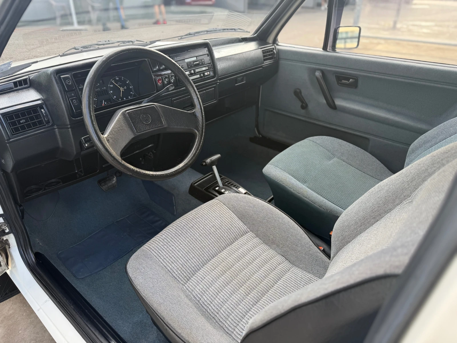 VW Golf 1.6 Автомат Уникат Оригинал, снимка 10 - Автомобили и джипове - 55589239
