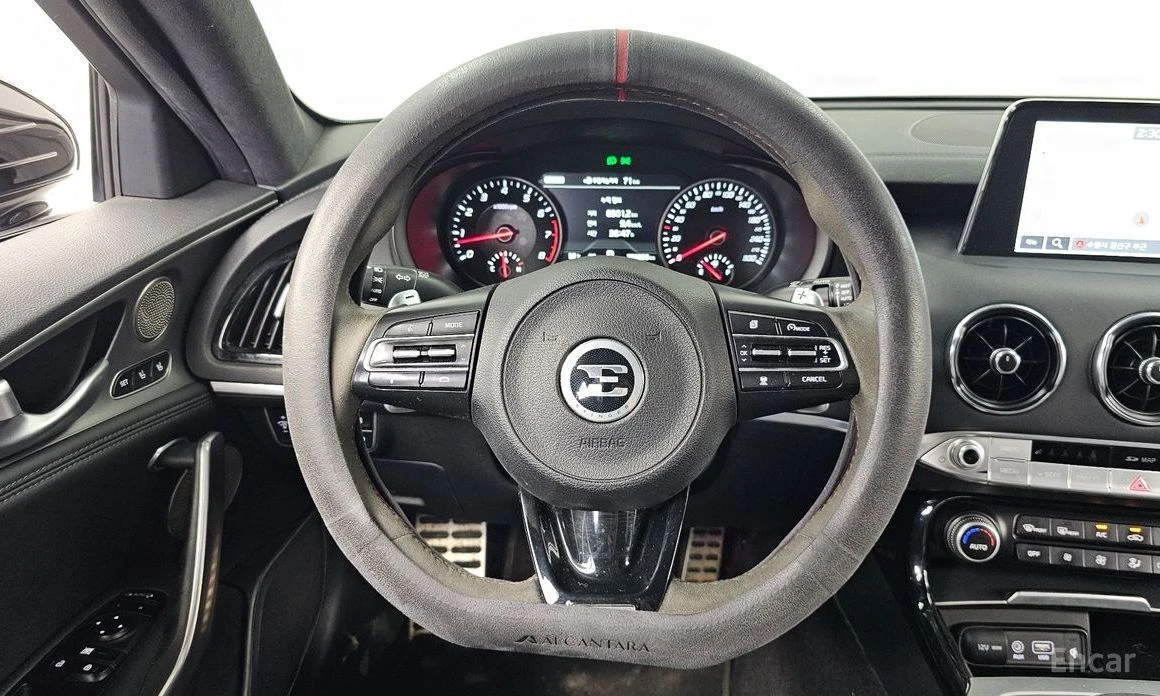 Kia Stinger, снимка 13 - Автомобили и джипове - 55608132