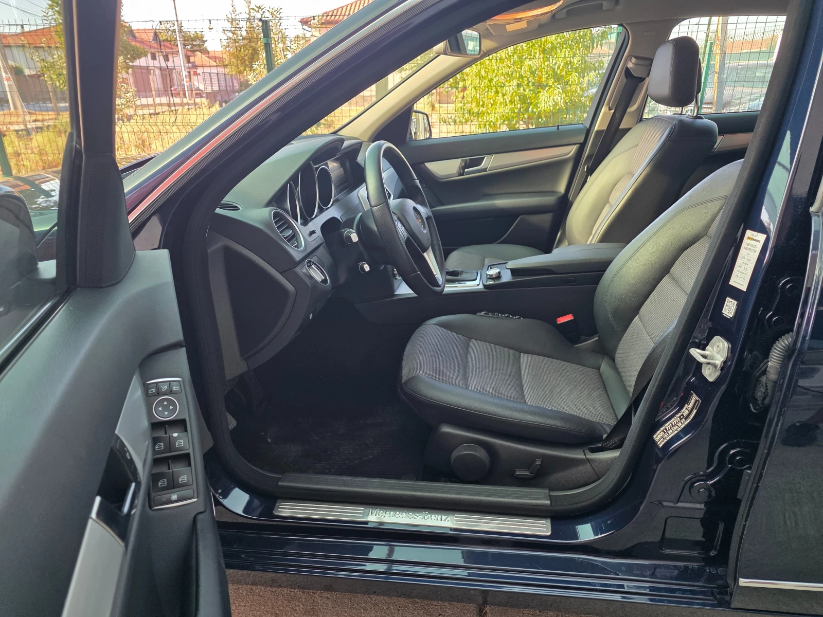 Mercedes-Benz C 220 CDI/AVANTGARDE/NAVI/AMG, снимка 8 - Автомобили и джипове - 56160779