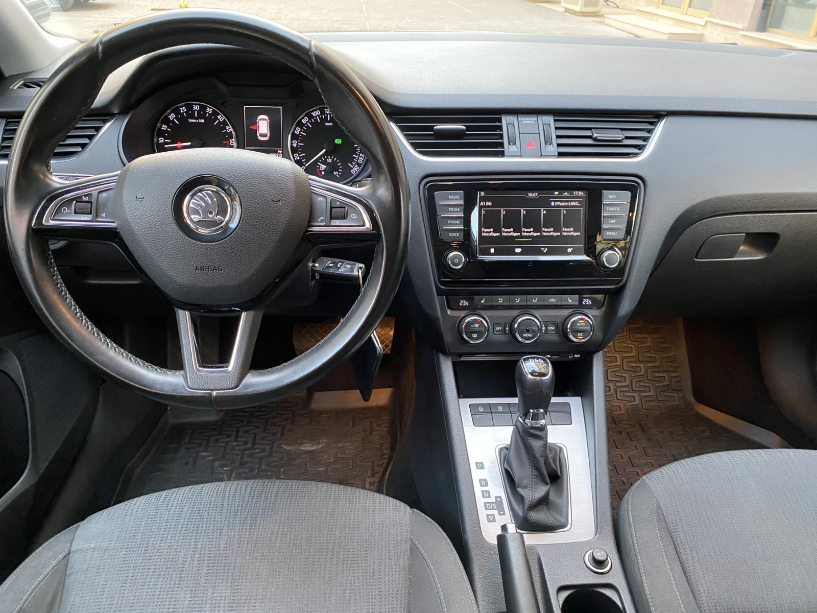 Skoda Octavia 1.6 TDI / DSG, снимка 9 - Автомобили и джипове - 56339649