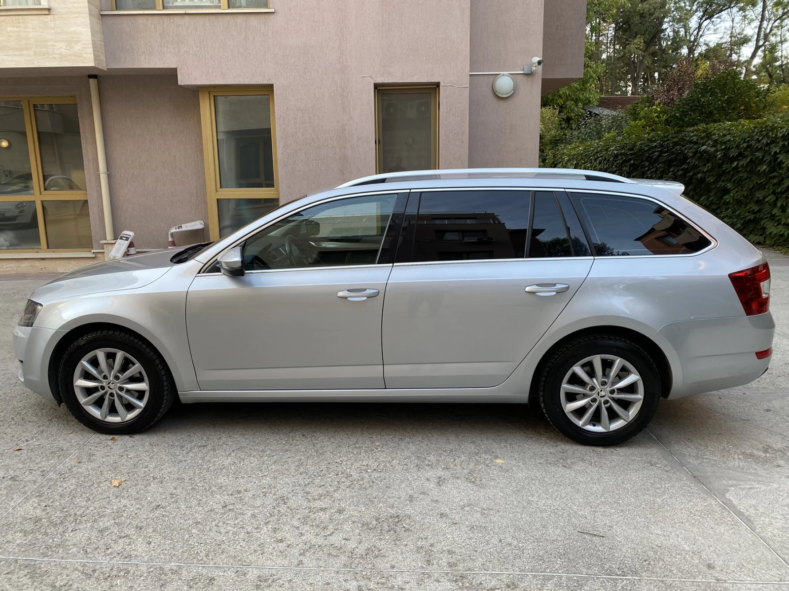 Skoda Octavia 1.6 TDI / DSG, снимка 8 - Автомобили и джипове - 56339649