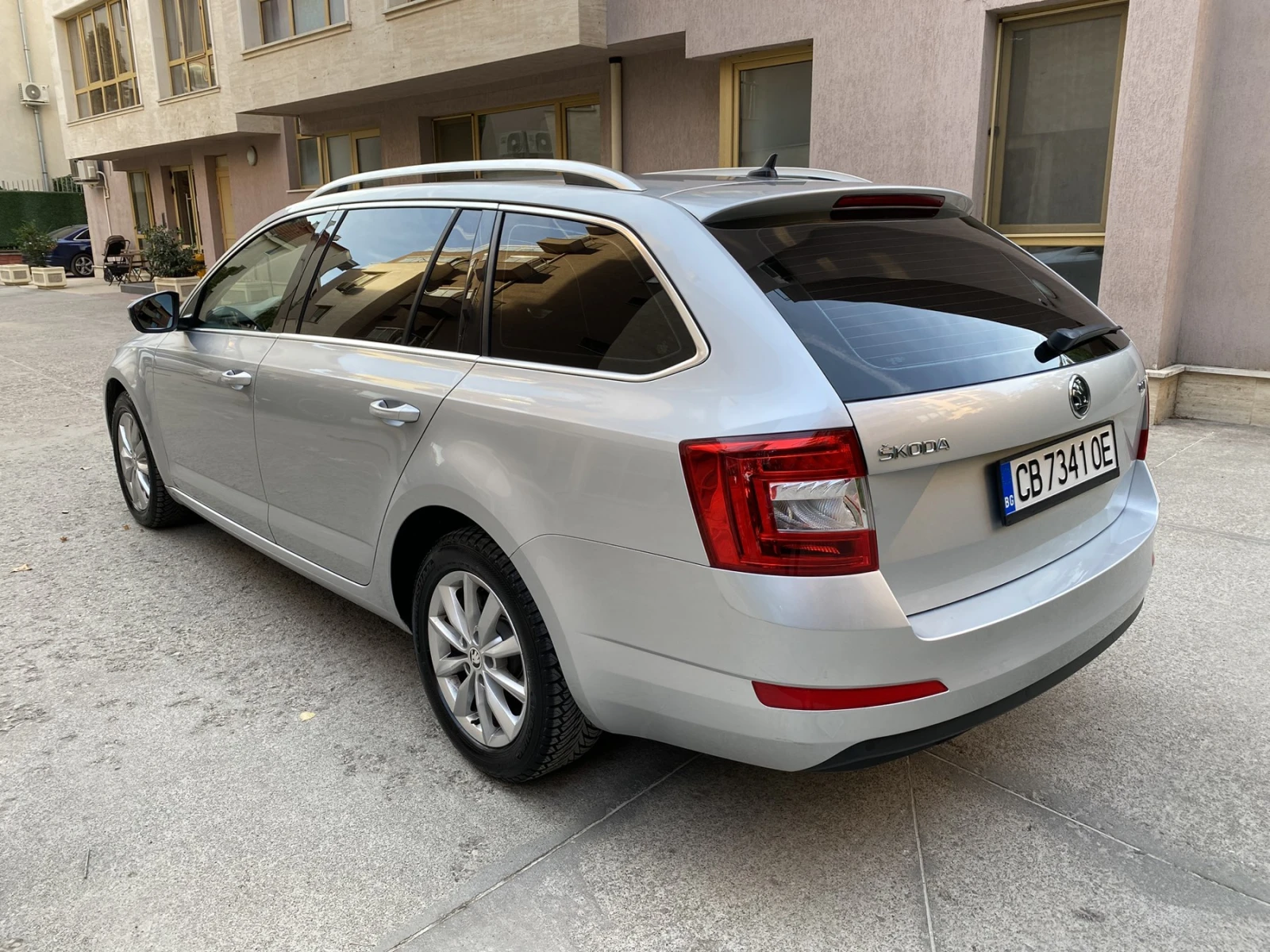 Skoda Octavia 1.6 TDI / DSG, снимка 7 - Автомобили и джипове - 56339649