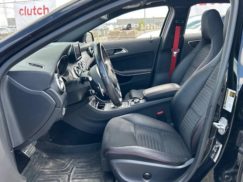 Mercedes-Benz GLA 45 AMG * CARFAX * ОПЦИЯ ЗА ФИНАНСИРАНЕ , снимка 9 - Автомобили и джипове - 55816382