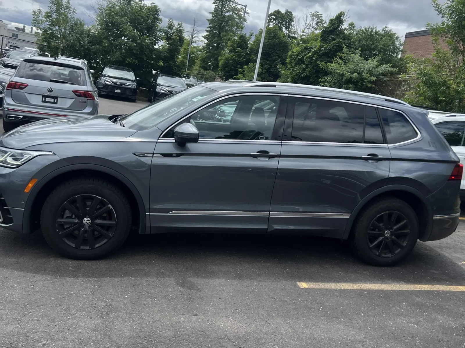 VW Tiguan Highline R-Line * CARFAX * АВТО КРЕДИТ * , снимка 3 - Автомобили и джипове - 54991437