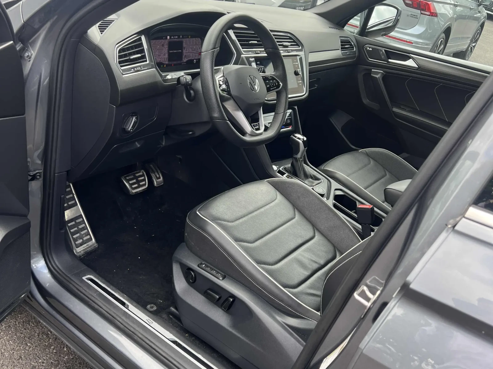 VW Tiguan Highline R-Line * CARFAX * АВТО КРЕДИТ * , снимка 6 - Автомобили и джипове - 54991437