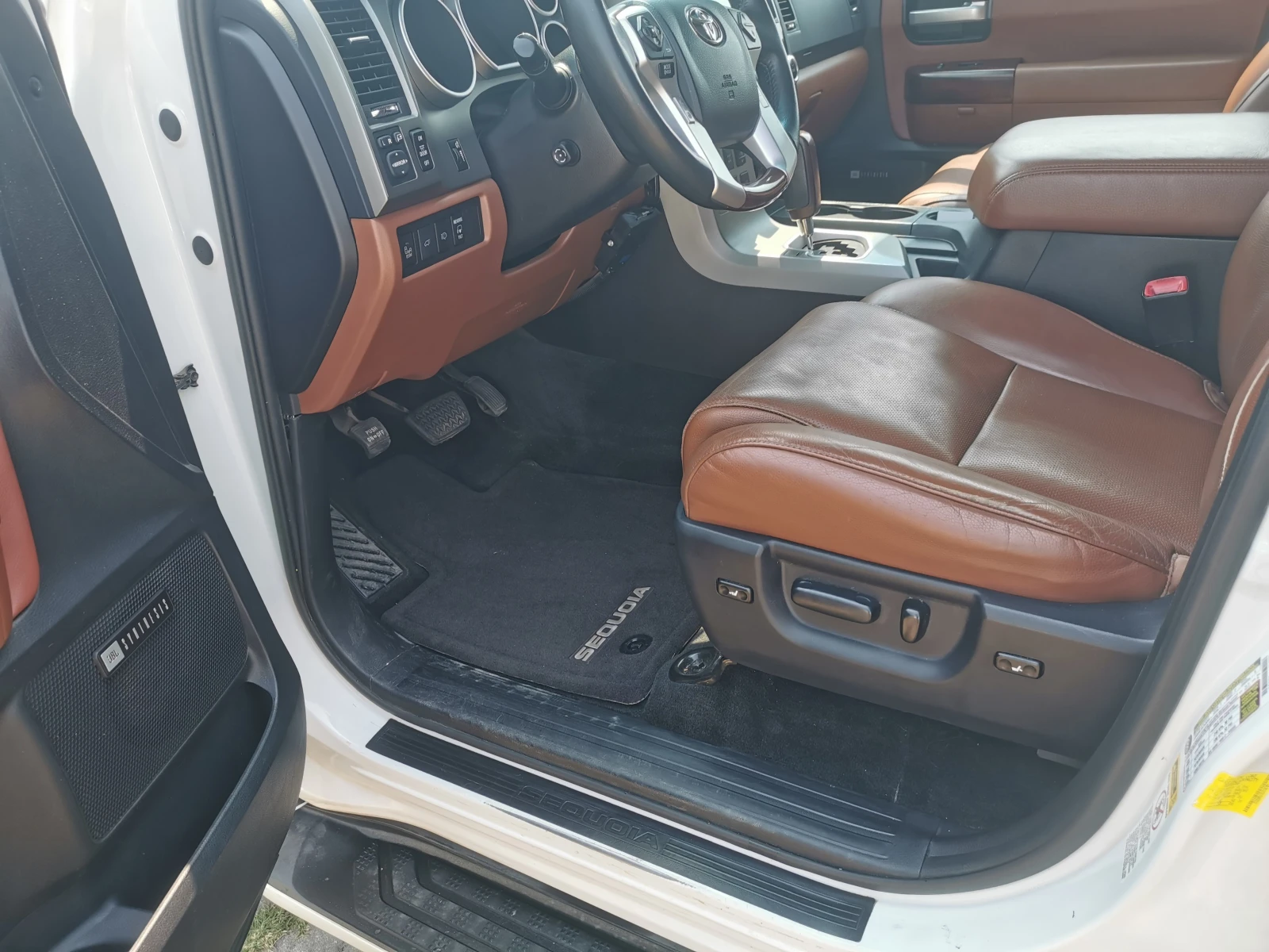 Toyota Sequoia 5.7 PLATINUM, снимка 10 - Автомобили и джипове - 55709790