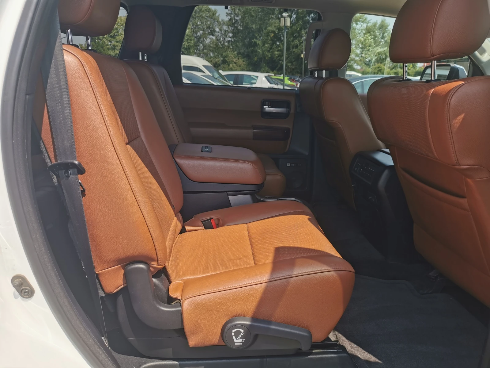 Toyota Sequoia 5.7 PLATINUM, снимка 12 - Автомобили и джипове - 55709790