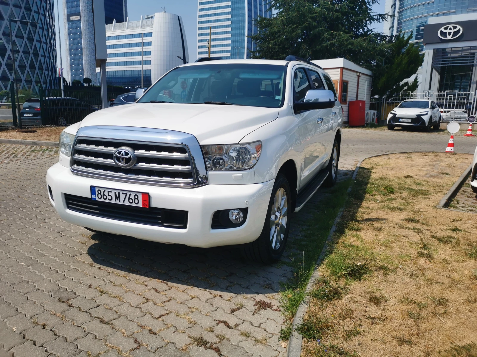 Toyota Sequoia 5.7 PLATINUM, снимка 8 - Автомобили и джипове - 55709790