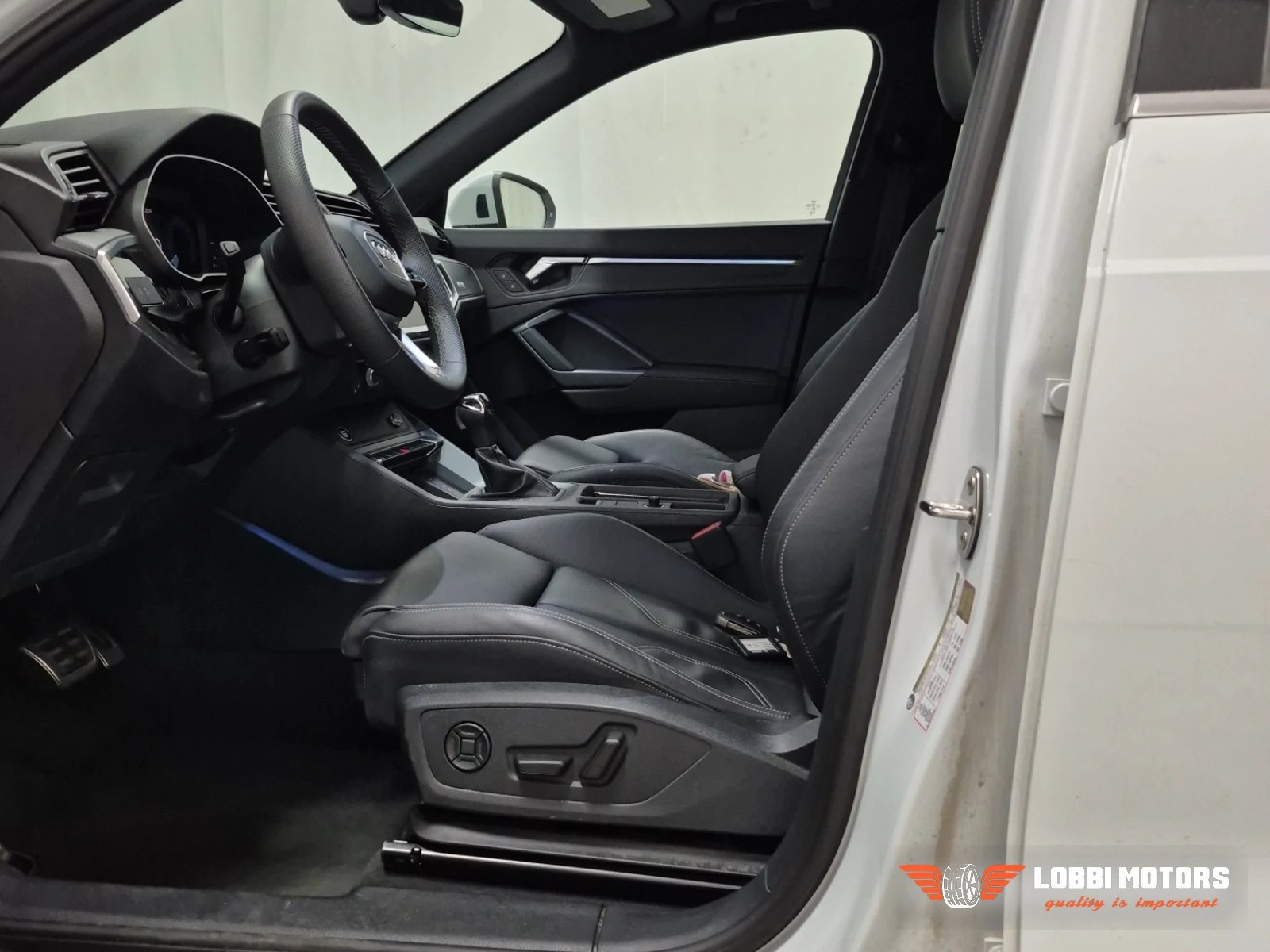 Audi Q3, снимка 5 - Автомобили и джипове - 55928429