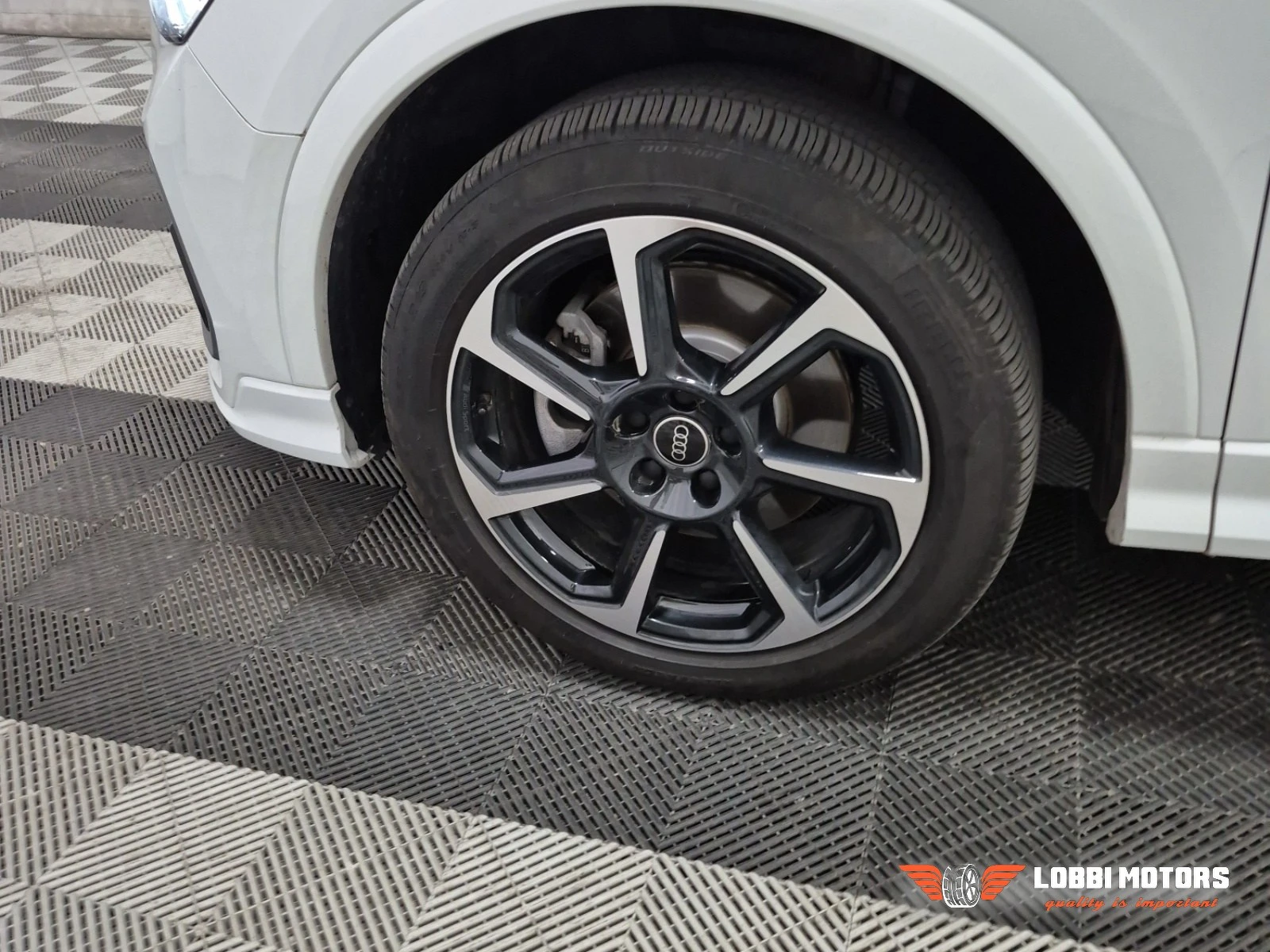 Audi Q3, снимка 6 - Автомобили и джипове - 55928429