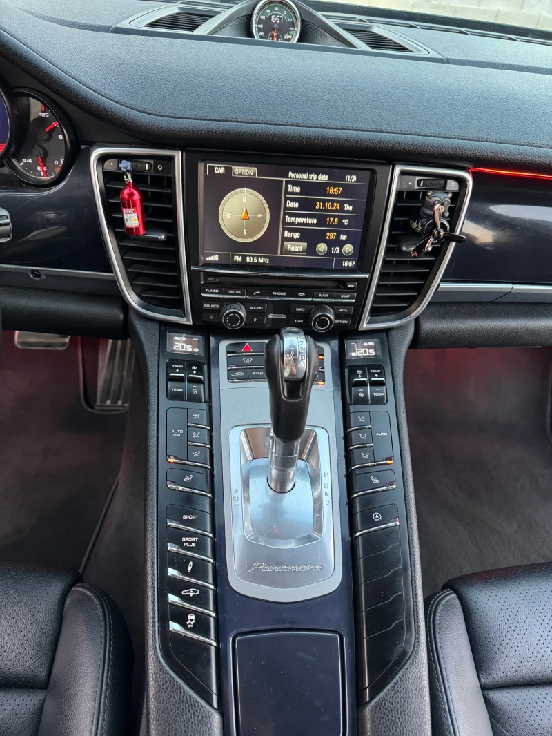 Porsche Panamera, снимка 15 - Автомобили и джипове - 52486455