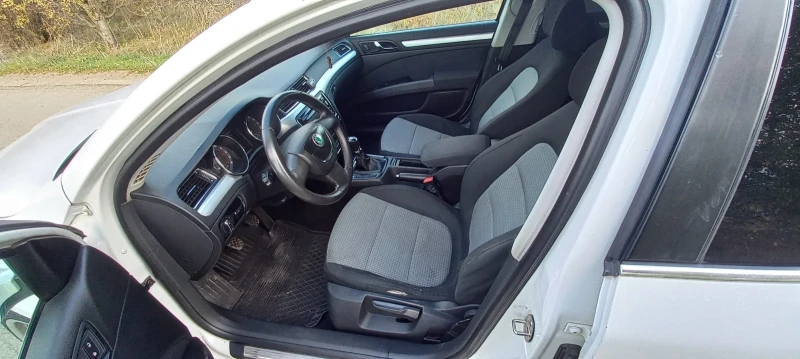 Skoda Superb 1.9tdi - 131hp, снимка 11 - Автомобили и джипове - 52280231