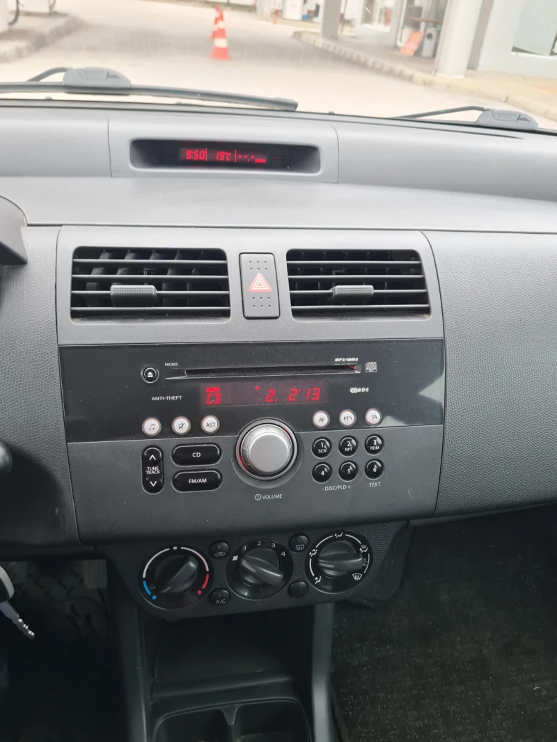 Suzuki Swift 1.4куб.80к.с.2007г. Дизел , снимка 9 - Автомобили и джипове - 52295641