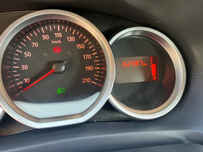 Dacia Logan 1.2 16V ПЕРФЕКТНА !, снимка 7 - Автомобили и джипове - 53200789