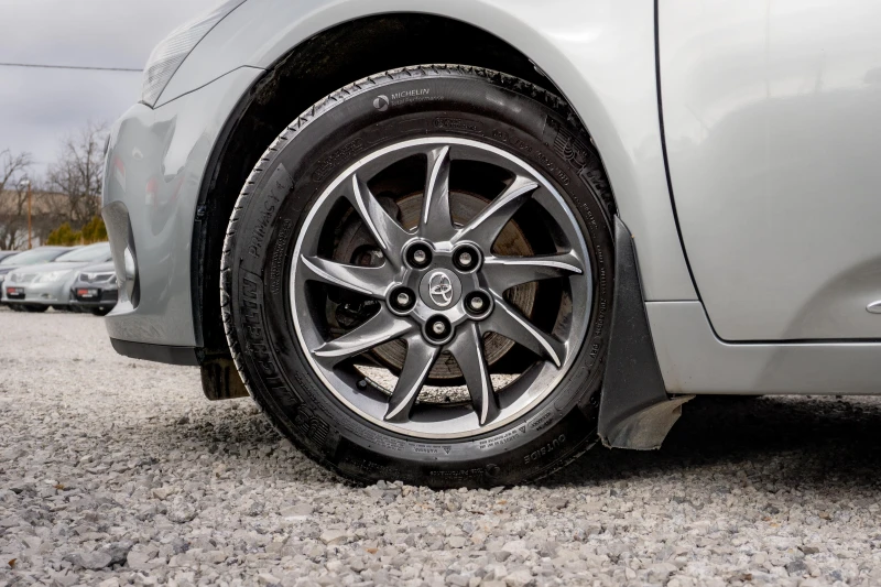 Toyota Avensis 2.0D-4D КОЖА | ПОДГРЕВ | КАТО НОВА | С ГАРАНЦИЯ!, снимка 7 - Автомобили и джипове - 53426817