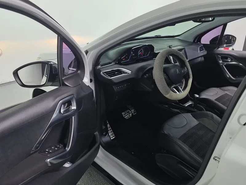 Peugeot 2008 1.6 E-Hdi Pelin S, снимка 11 - Автомобили и джипове - 54930141