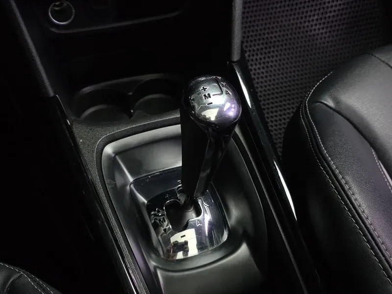 Peugeot 2008 1.6 E-Hdi Pelin S, снимка 9 - Автомобили и джипове - 54930141