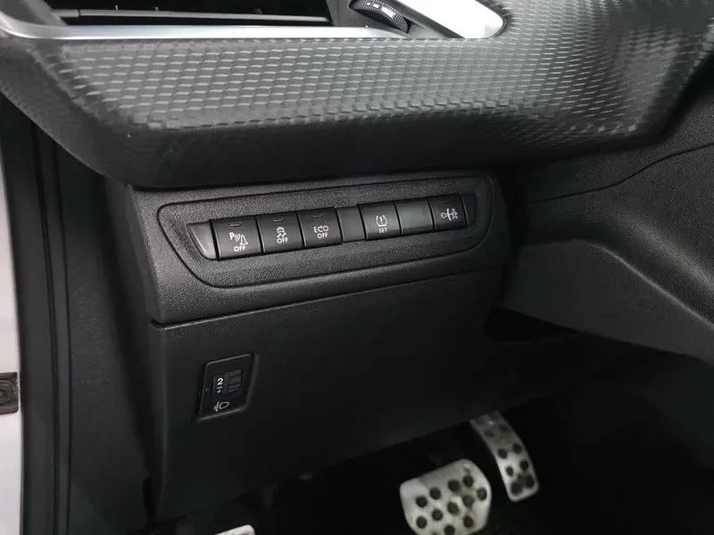 Peugeot 2008 1.6 E-Hdi Pelin S, снимка 17 - Автомобили и джипове - 54930141