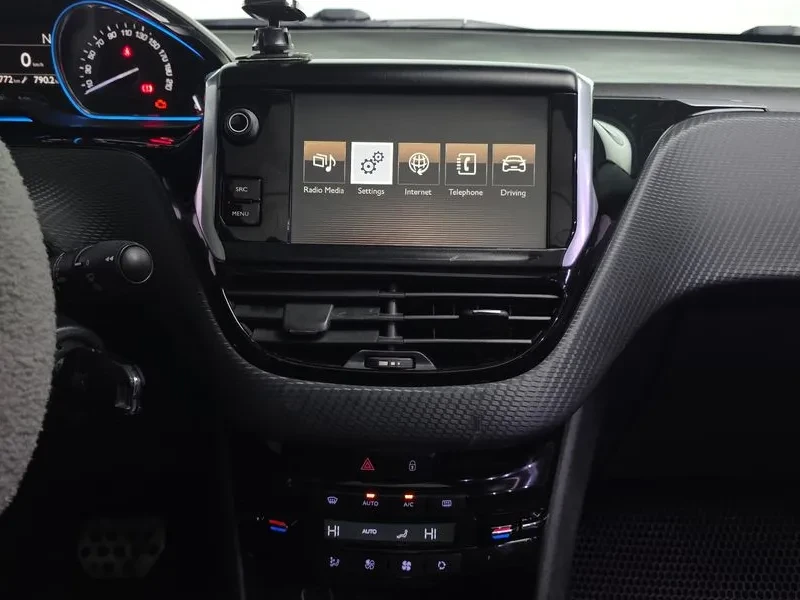Peugeot 2008 1.6 E-Hdi Pelin S, снимка 14 - Автомобили и джипове - 54930141