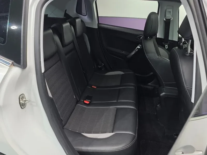 Peugeot 2008 1.6 E-Hdi Pelin S, снимка 12 - Автомобили и джипове - 54930141