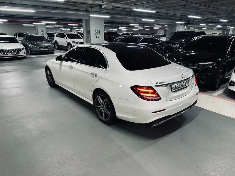 Mercedes-Benz E 300 4MATIC AMG LINE, снимка 3 - Автомобили и джипове - 55008190