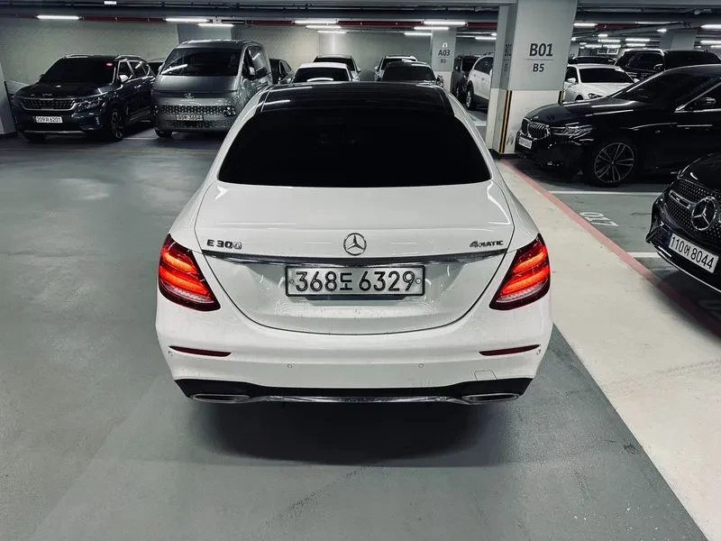 Mercedes-Benz E 300 4MATIC AMG LINE, снимка 4 - Автомобили и джипове - 55008190