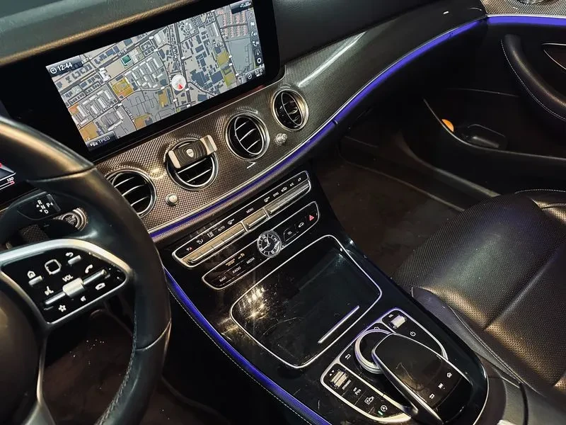 Mercedes-Benz E 300 4MATIC AMG LINE, снимка 6 - Автомобили и джипове - 55008190