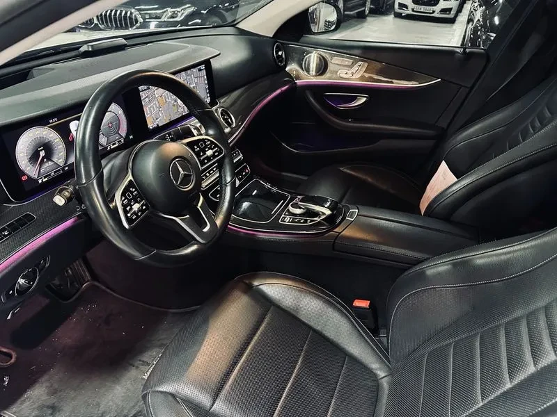 Mercedes-Benz E 300 4MATIC AMG LINE, снимка 10 - Автомобили и джипове - 55008190