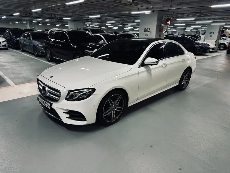 Mercedes-Benz E 300 4MATIC AMG LINE