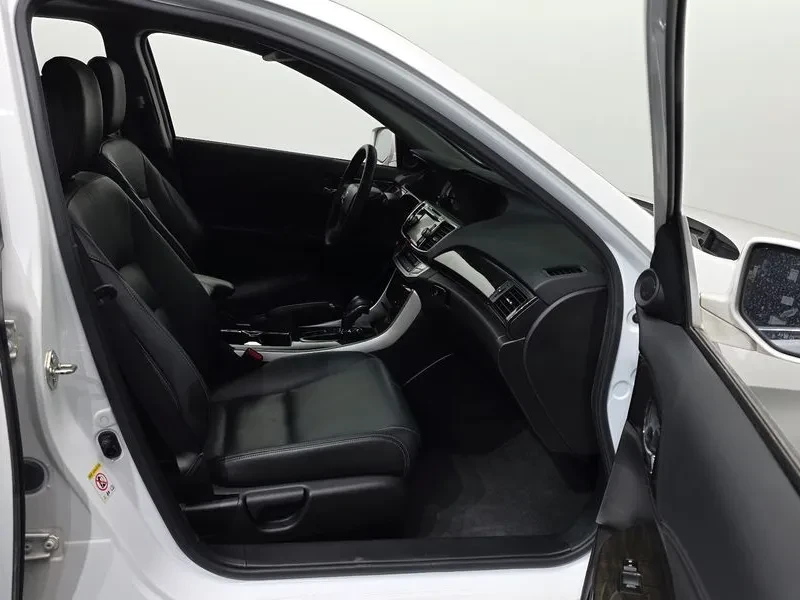 Honda Accord 2.4 9Th Generation, снимка 11 - Автомобили и джипове - 56020568